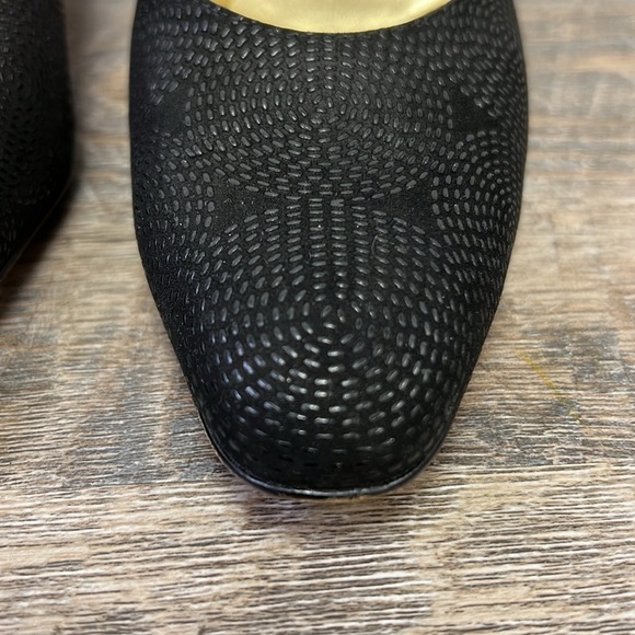 Bruno Magli Black Textured Leather Pumps – Made in Italy – Size 8.5 - Picture 11 of 14